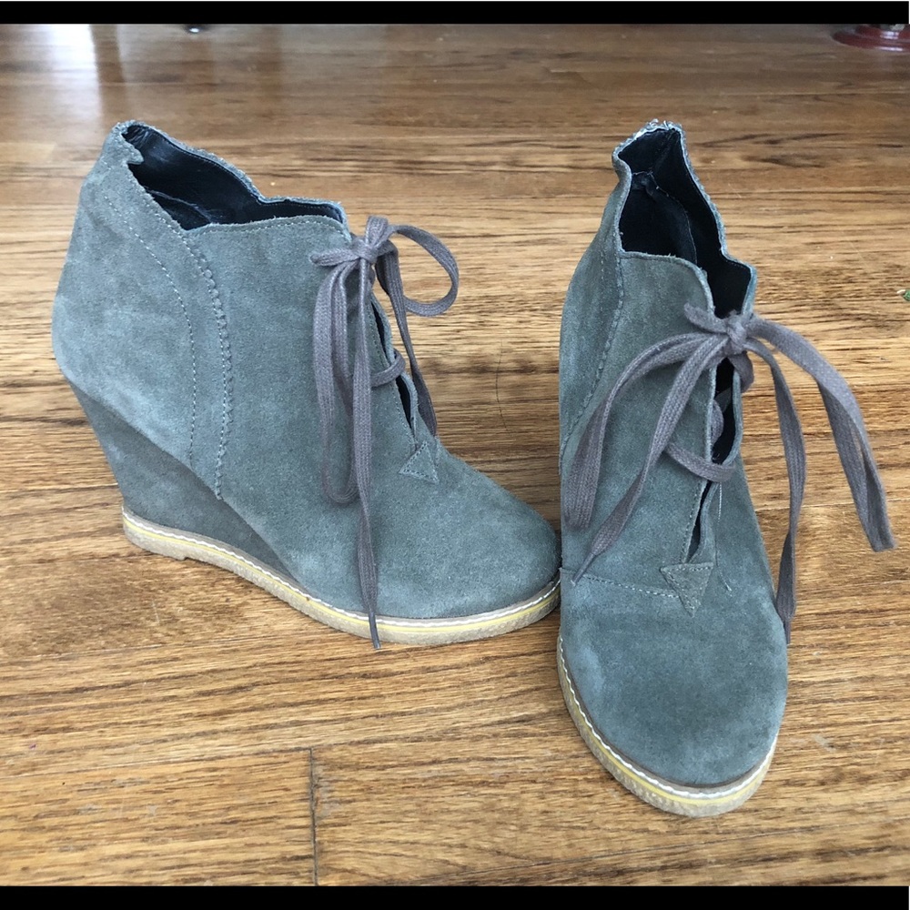 KELSI DAGGER ankle bootie size 6